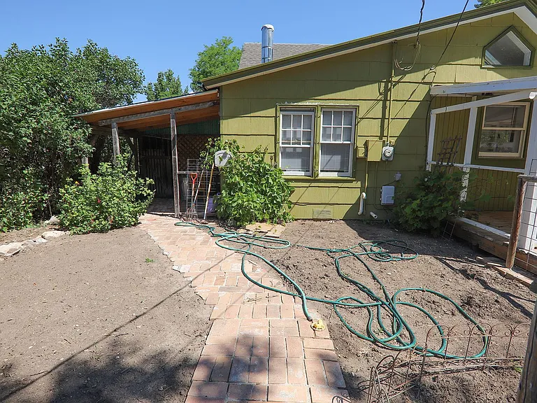 740 W Burkitt St — Photo 4