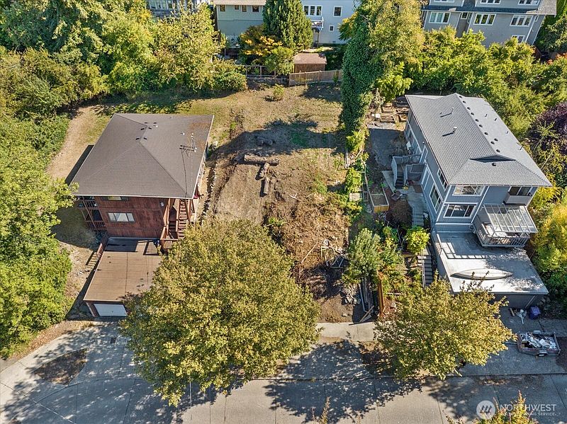 4th image of 3820 23rd Avenue SW