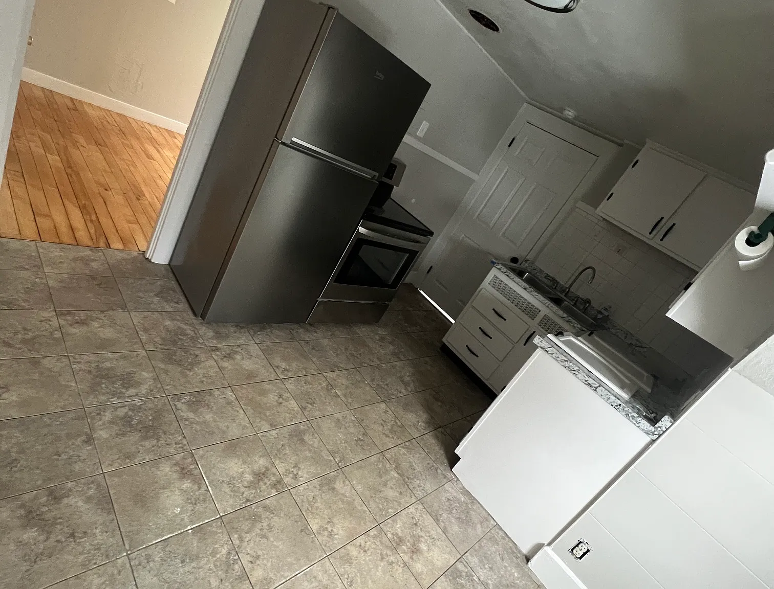 2 bed, 950 sqft, $2,500 — Photo 4
