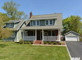 361 Middle Rd, Bayport, NY 11705