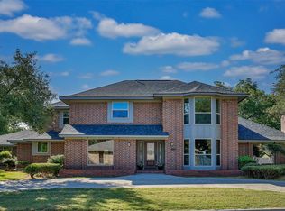 2034 Wheeler Creek Dr, Gainesville, TX 76240