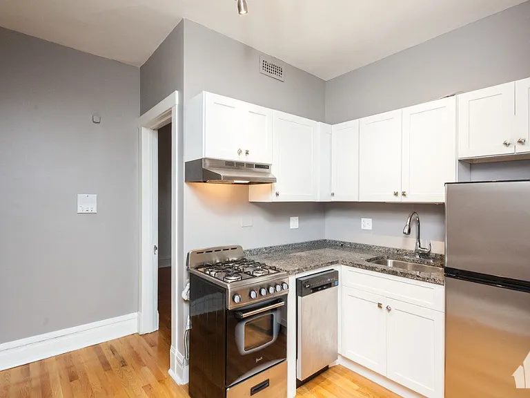 45 W Melrose St #3B — Photo 6