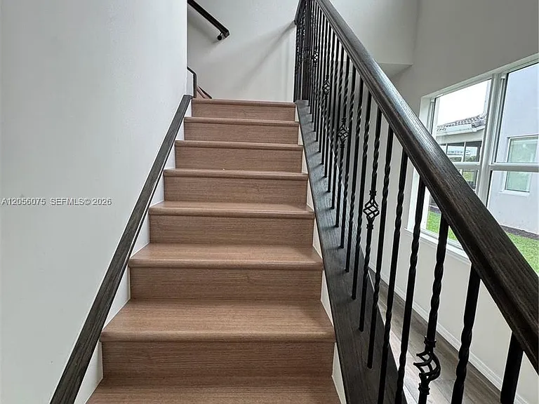 4729 Greenway Dr — Photo 11