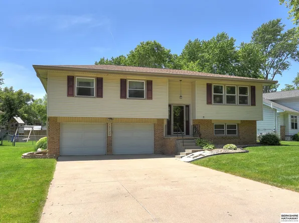 10522 O St, Omaha, NE 68127