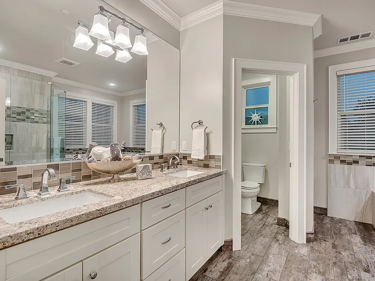 552 Coe Ave — Photo 17