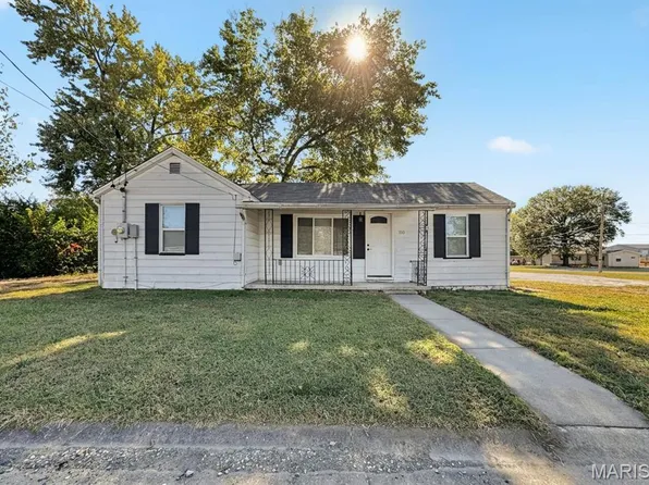 300 Stone St, Dupo, IL 62239