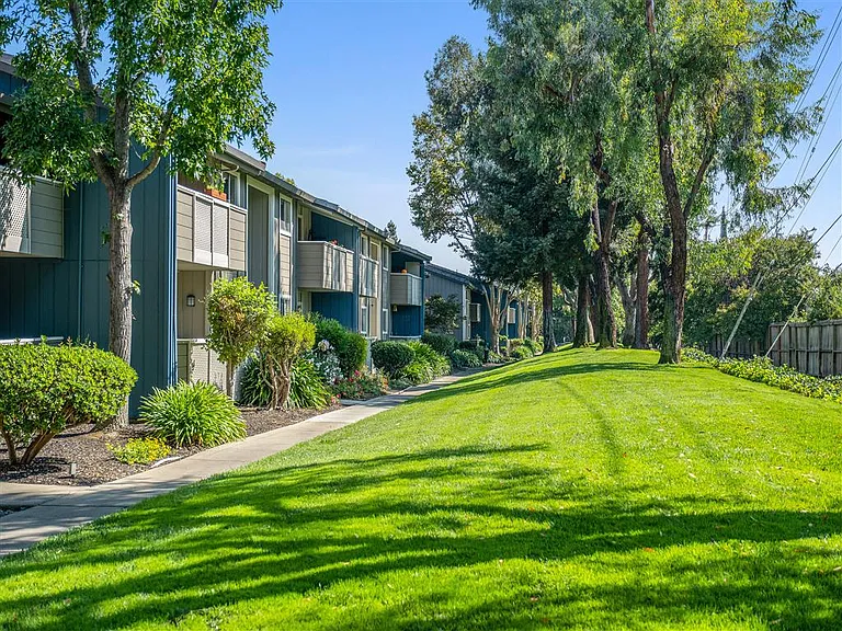 Shadow Oaks Apartment Homes — Photo 21