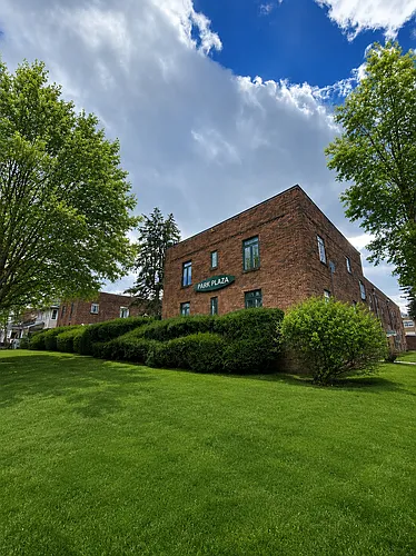 1505-1515 Franklin Park S Photo 1
