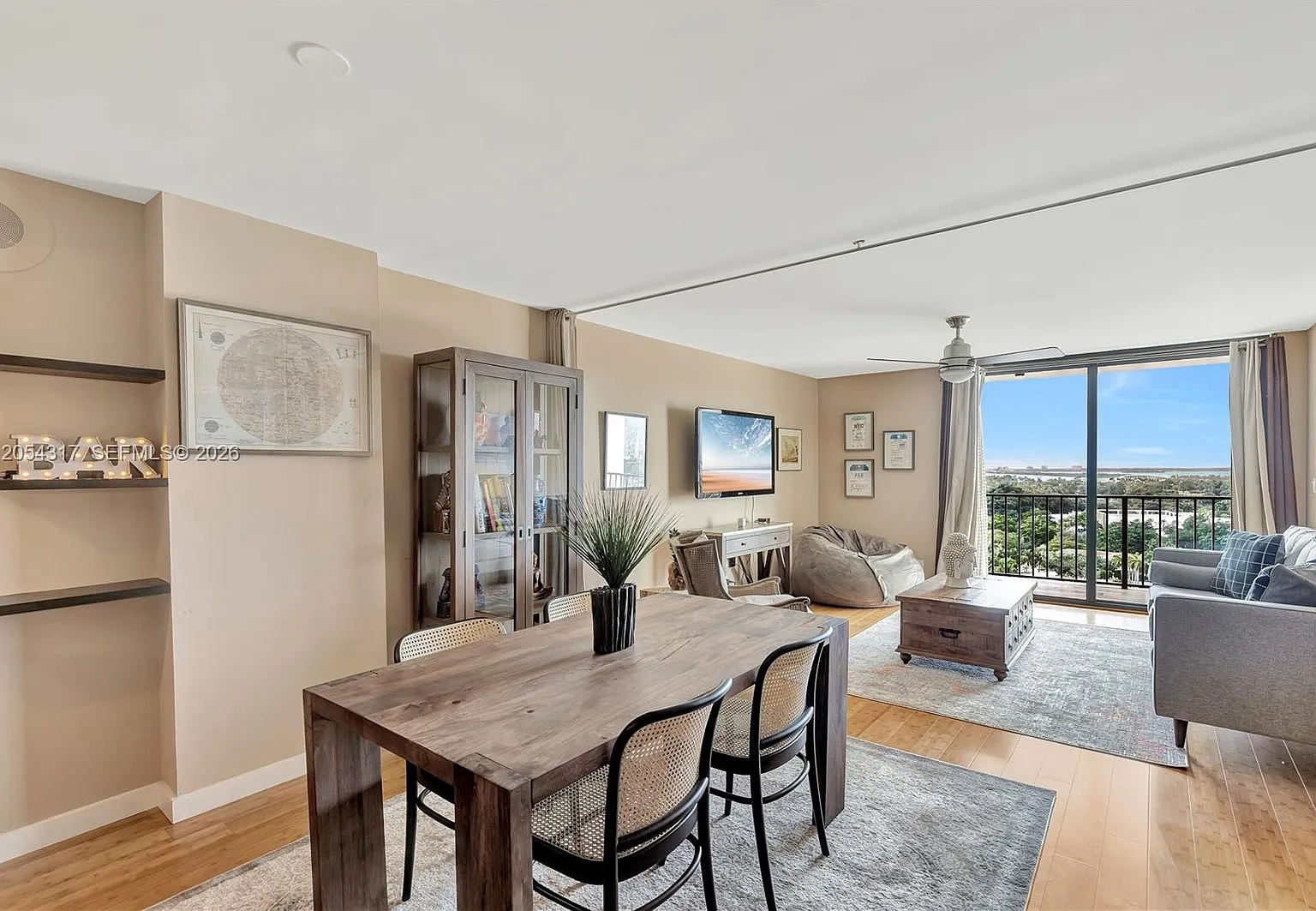 Oceanfront Plaza Condo — Photo 2