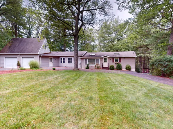 121 E Maheli Dr, Dingmans Ferry, PA 18328