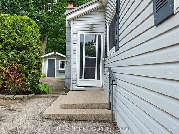4th image of 335 Talbot St E