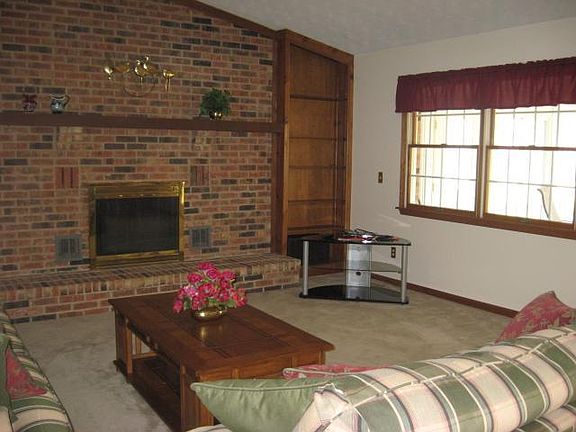 3rd image of 7100 Green Ash Ct