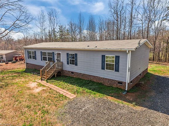 3rd image of 182 Pond View Dr
