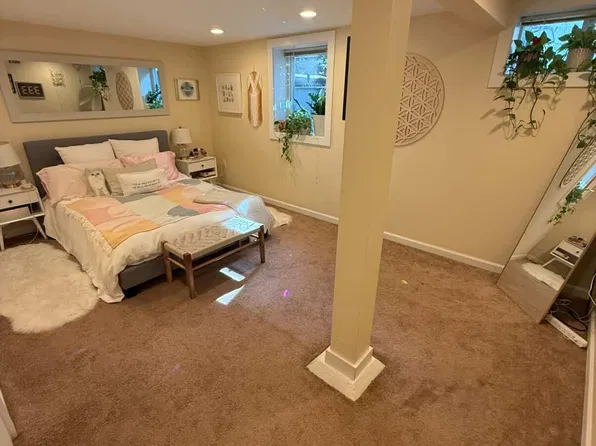 (undisclosed Address), Portland, OR 97215