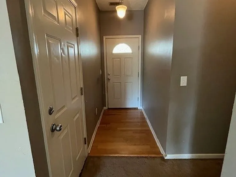 1015 Foxridge Way — Photo 4