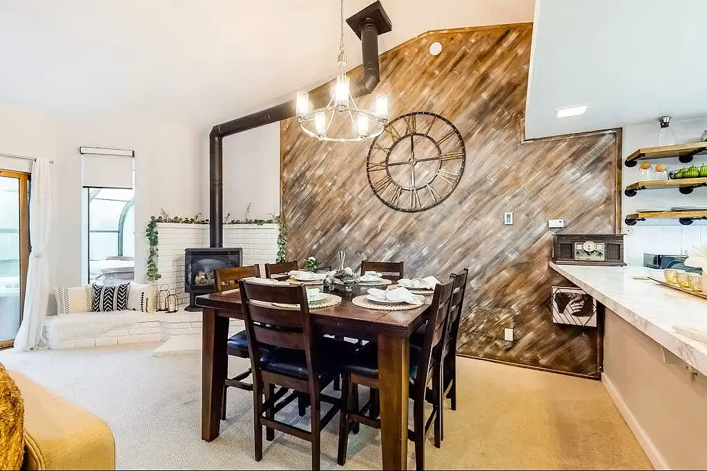 2 bed, 2.5 bath, 1232 sqft, $4,200 — Photo 2