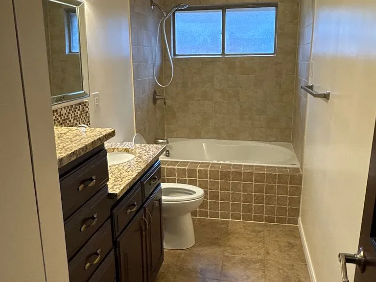 1317 Lexington Rd — Photo 18