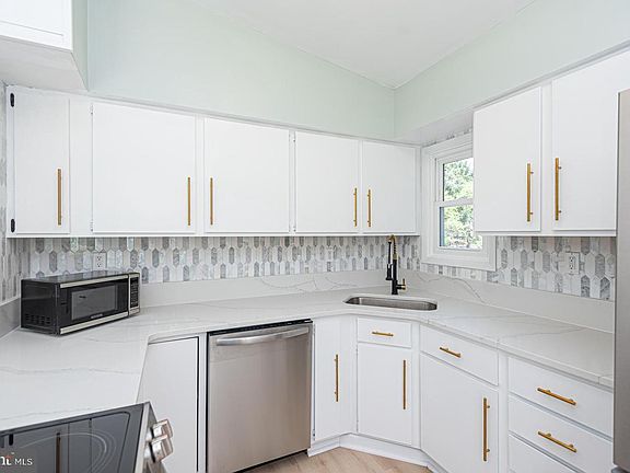 5th image of 6438 Knoll Hill Dr