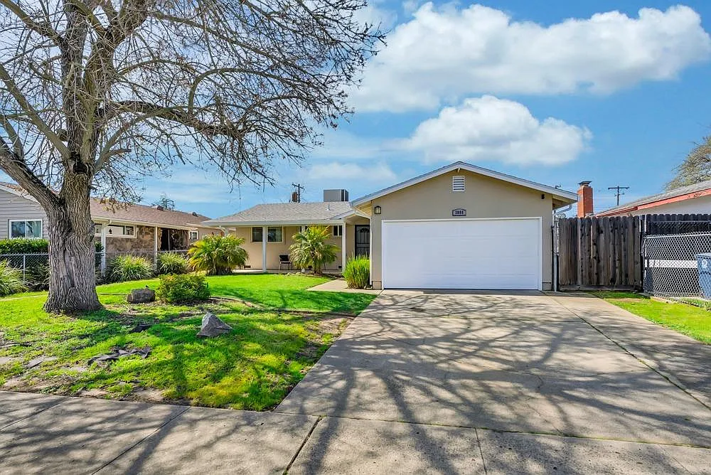 3008 Blackpool Way photo 1