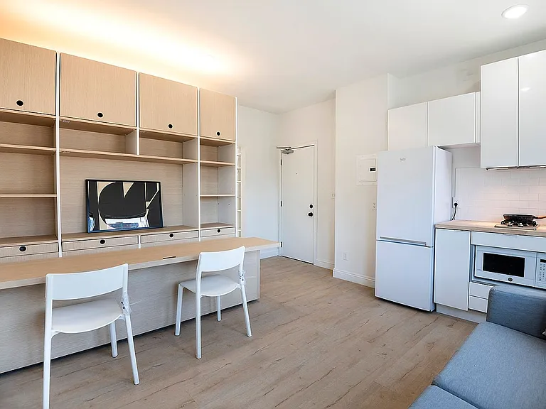 8th Street Studios Near Downtown Los Angeles Move-In Special — Photo 41