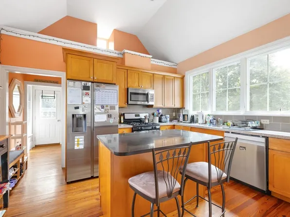 515 Lexington St #2, Waltham, MA 02452