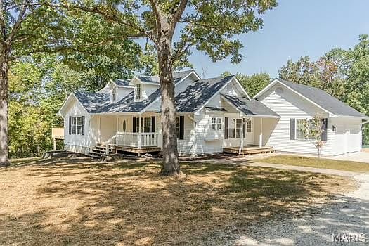 2nd image of 1648 Courtney Ln