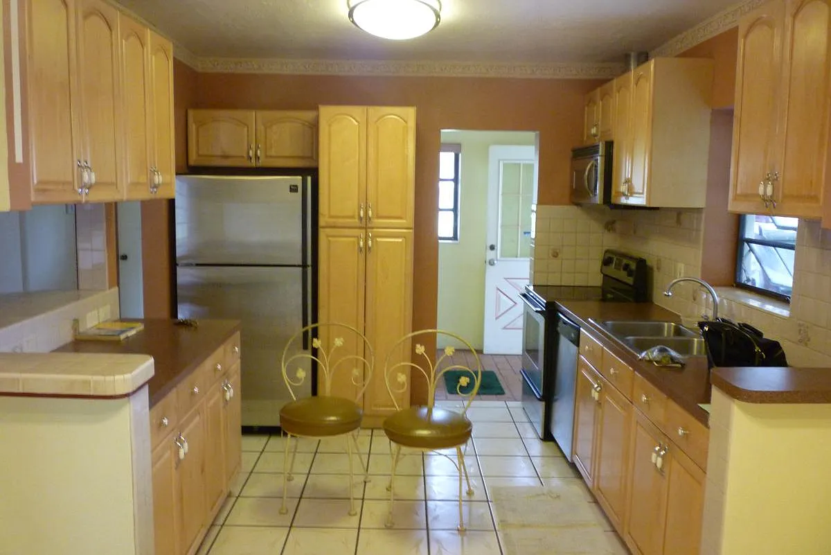 4 bed, 1300 sqft, $6,000 — Photo 3