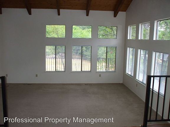 2nd image of 1037 Elmwood Ct