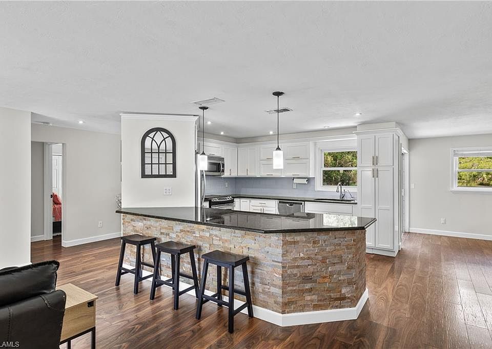 1st image of 210 29th St SW