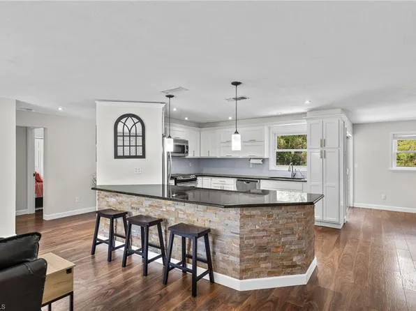 210 29th St SW, Naples, FL 34117