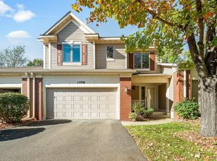 1598 Summit Shores Cir, Burnsville, MN 55306