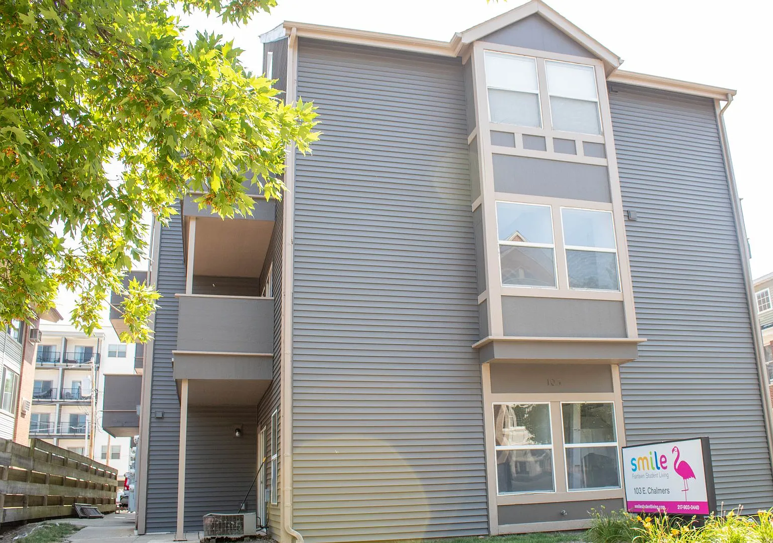 103 E Chalmers — Photo 2