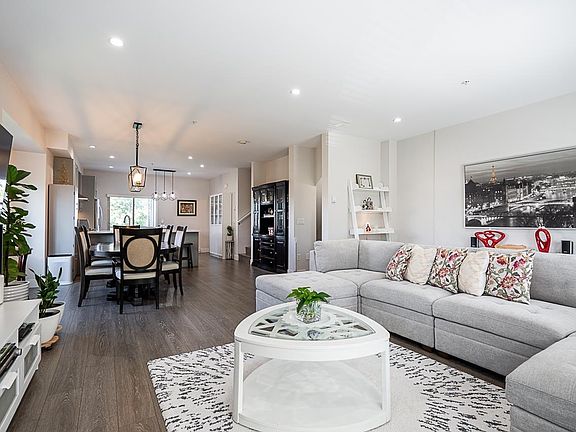 5th image of 843 Ewen Ave #32