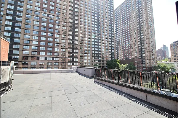 Rented by Loom Capital Group Inc. | media 11