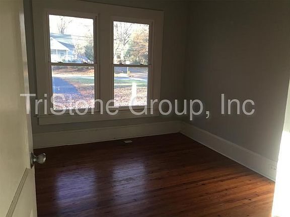 2nd image of 125 W Bell St