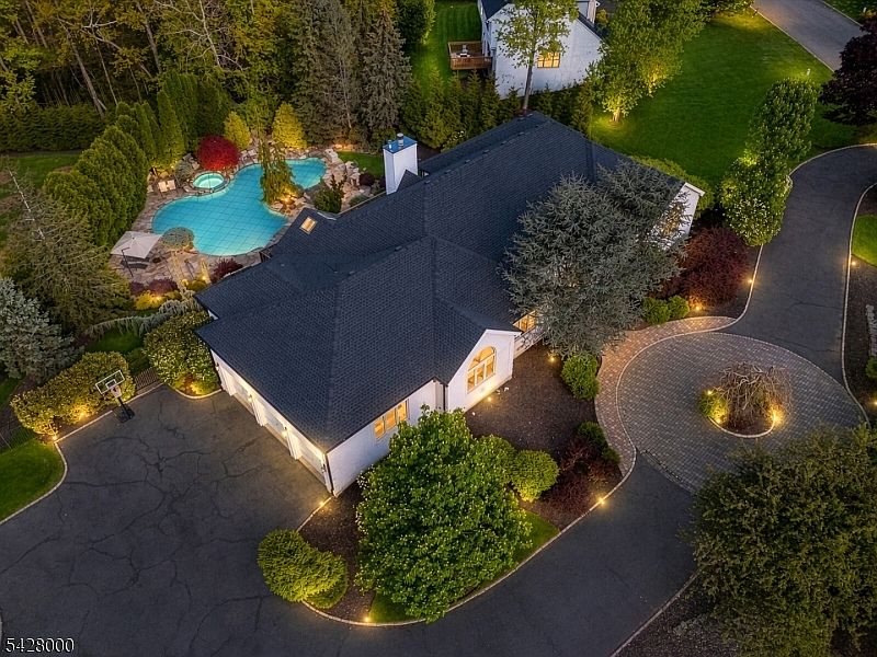 1st image of 17 Elmwood Dr