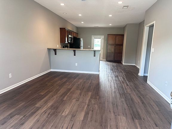 5th image of 509 SE Maple Dr