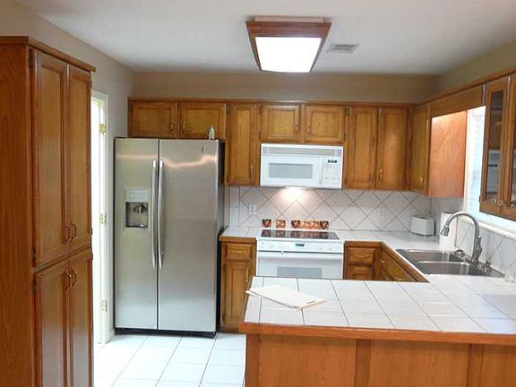 2nd image of 703 Fir Dr