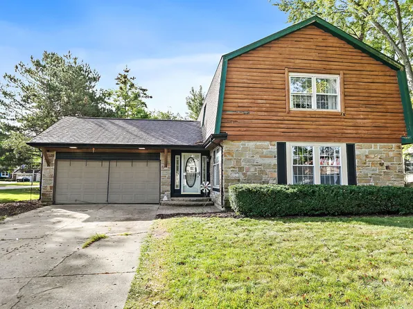 705 Chestnut Ct, Algonquin, IL 60102