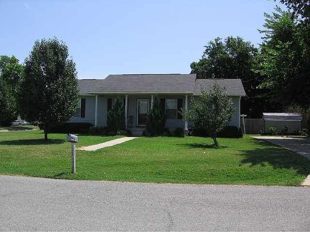 Front of home nice landscaping