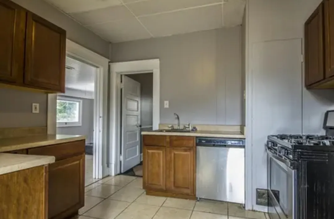 2 bed, 1022 sqft, $700 — Photo 2