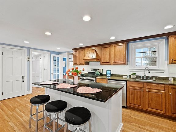 4th image of 83 High Rd