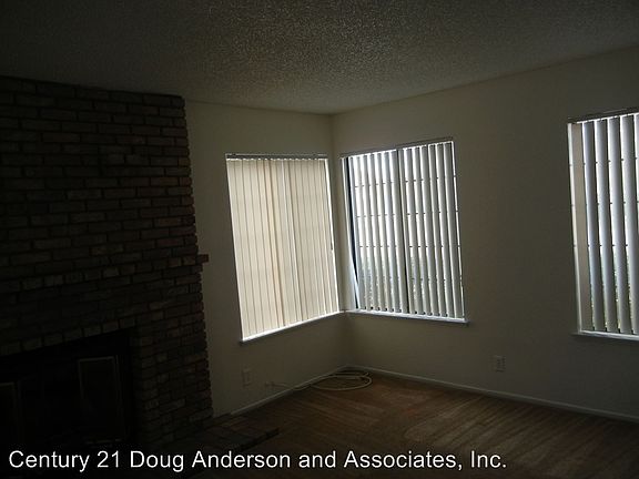 3rd image of 2520 Topaz Ln