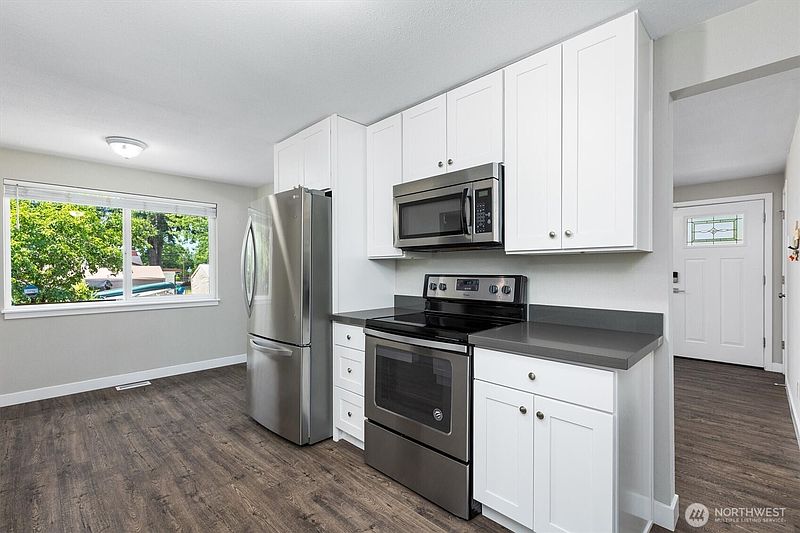 5th image of 422 167th Street S