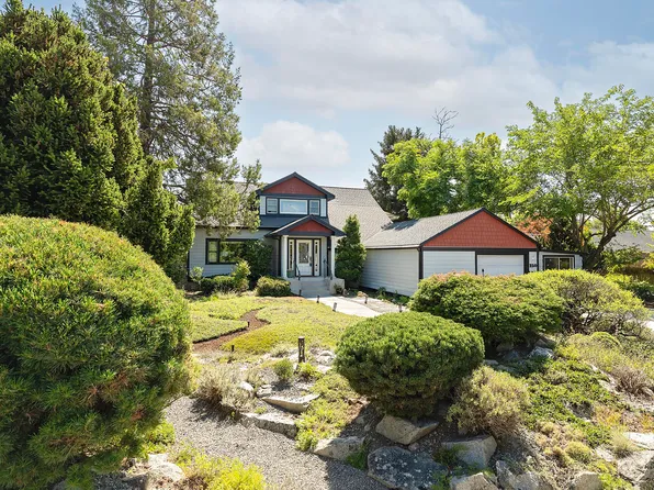 250 Maple St, Central Point, OR 97502