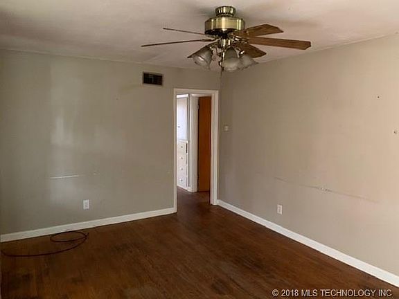 3rd image of 1223 E Corona St