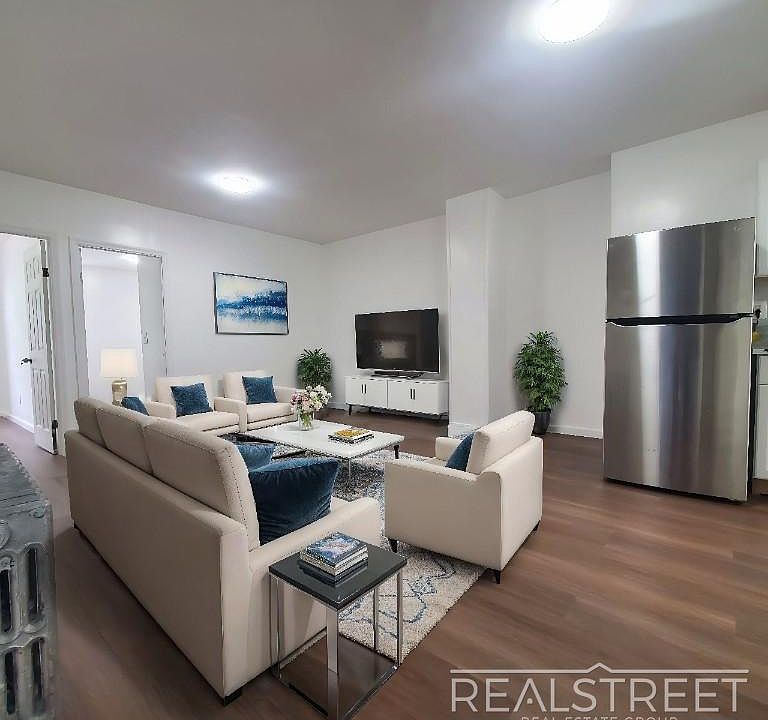 1st image of 25 Park St #4