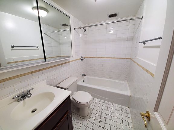 5th image of 311 W 72nd St #3B