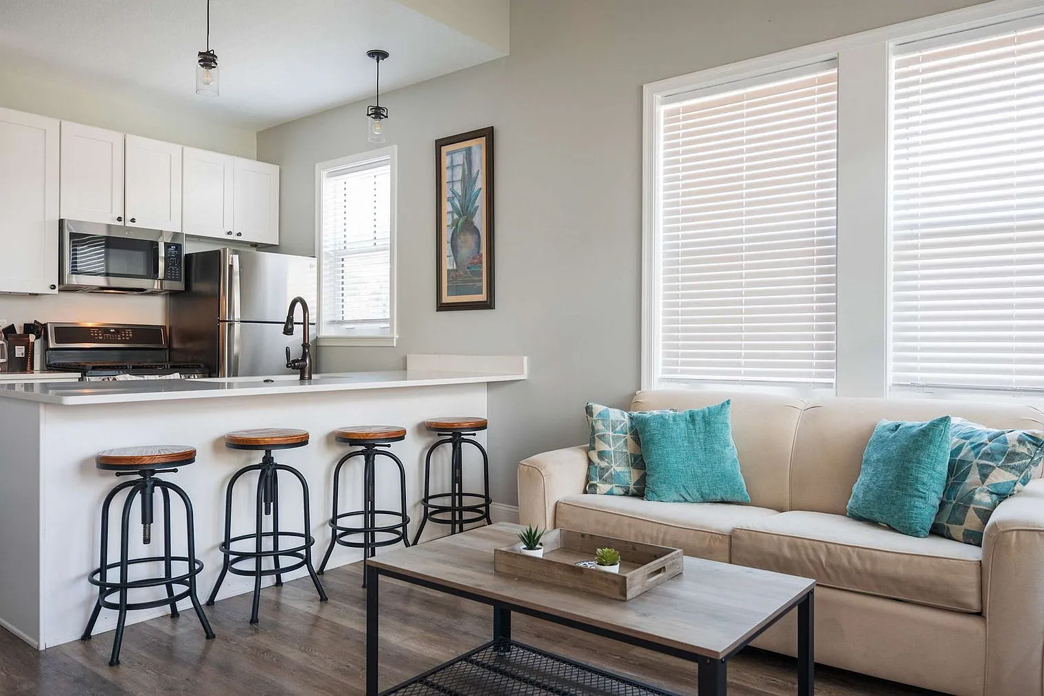 4 bed, 2.0 bath, 3993 sqft, $3,079 — Photo 4