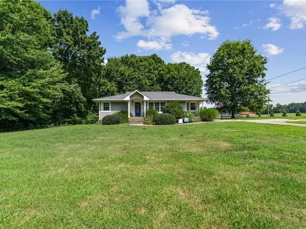 1625 Grooms Rd, Reidsville, NC 27320